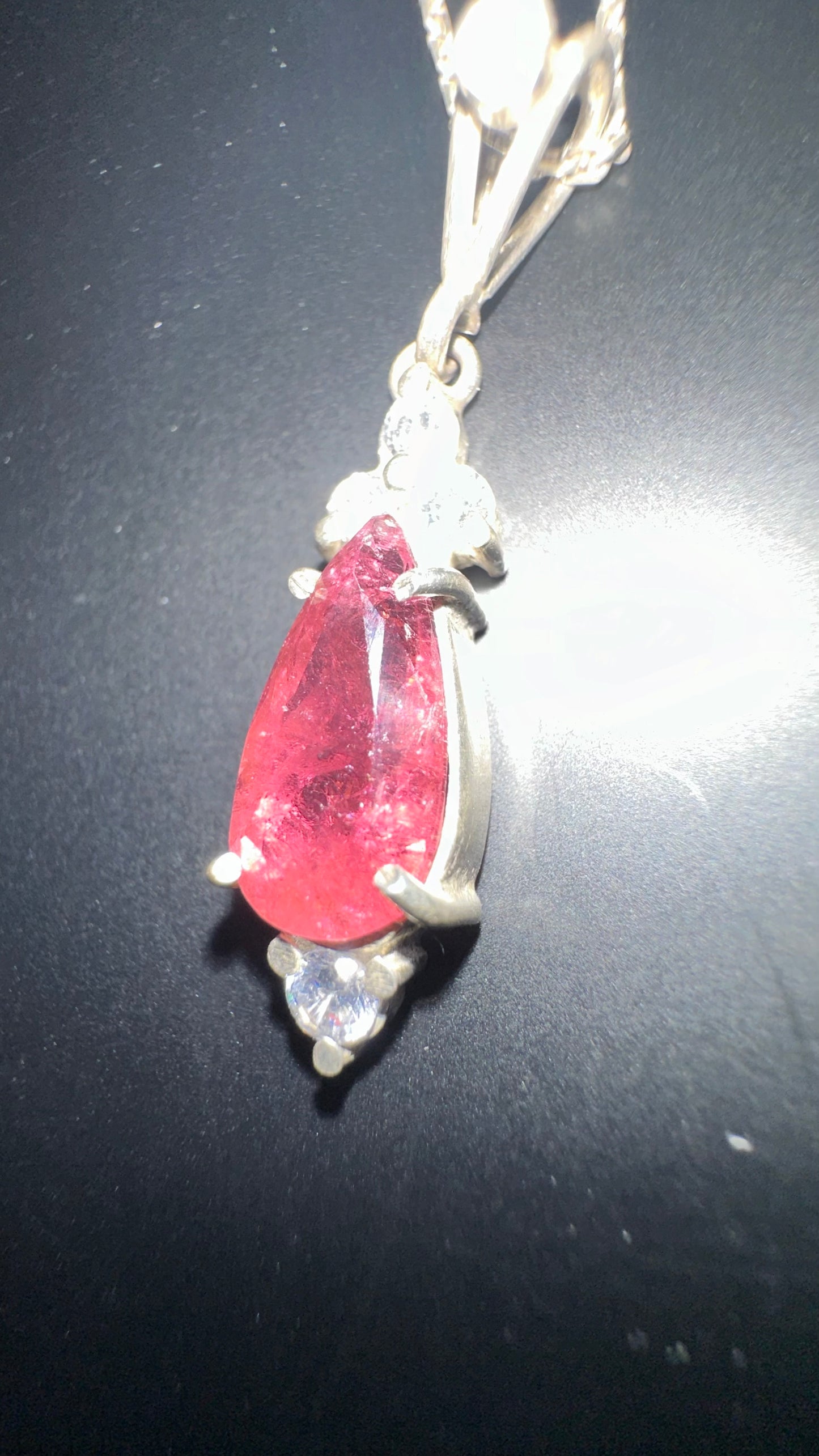 Silver sterling pendent with silver chain 100% original stone