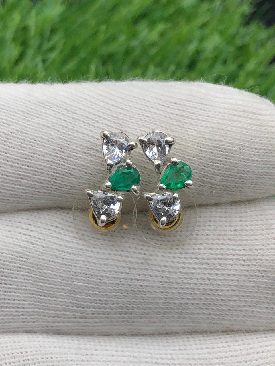 Beautiful Emerald Earring silver sterling 92.5 beautiful design
