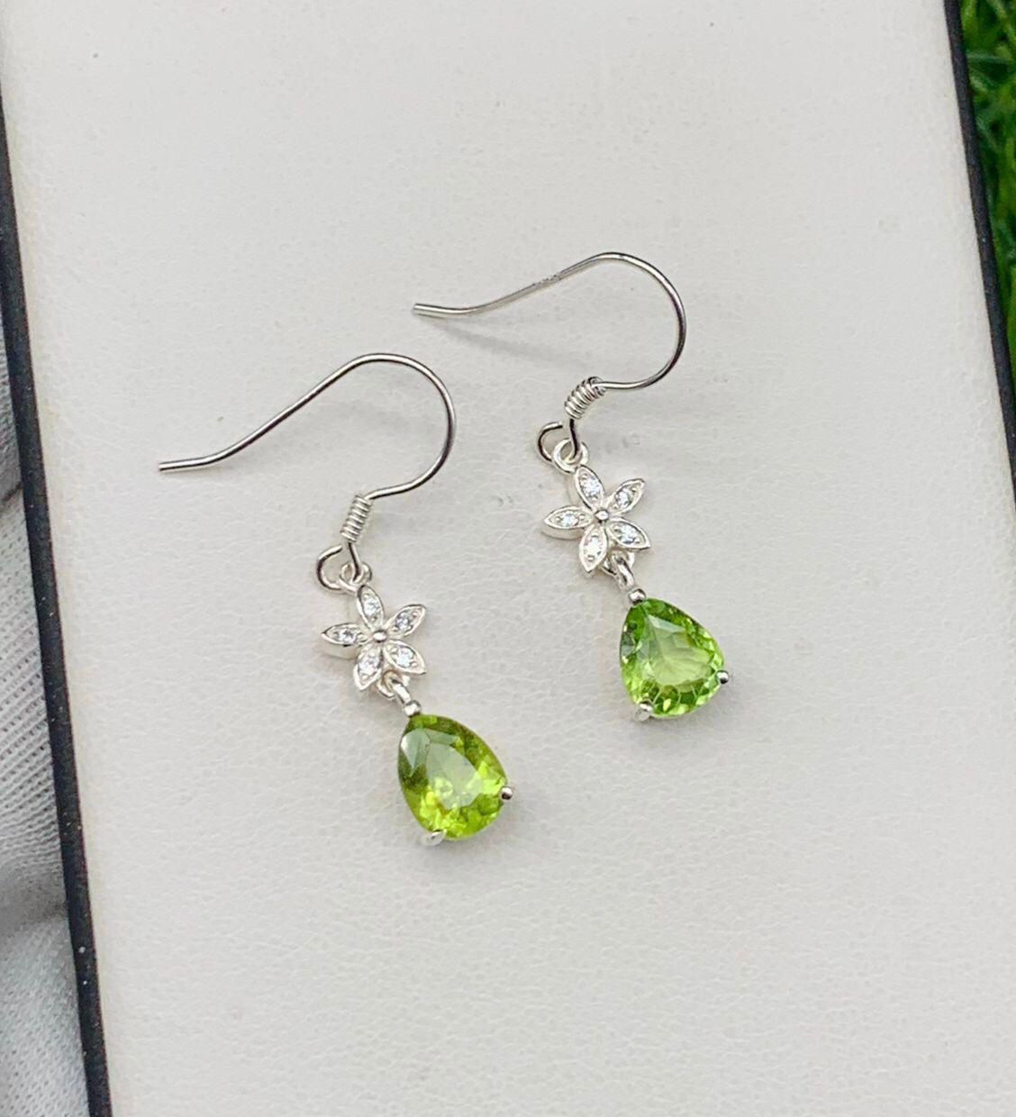 Beautiful peridot earrings