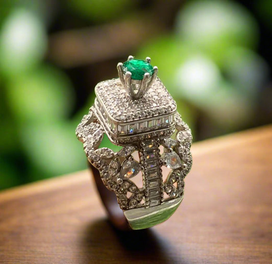 Astonishing queen 👸 design natural emerald silver ring available