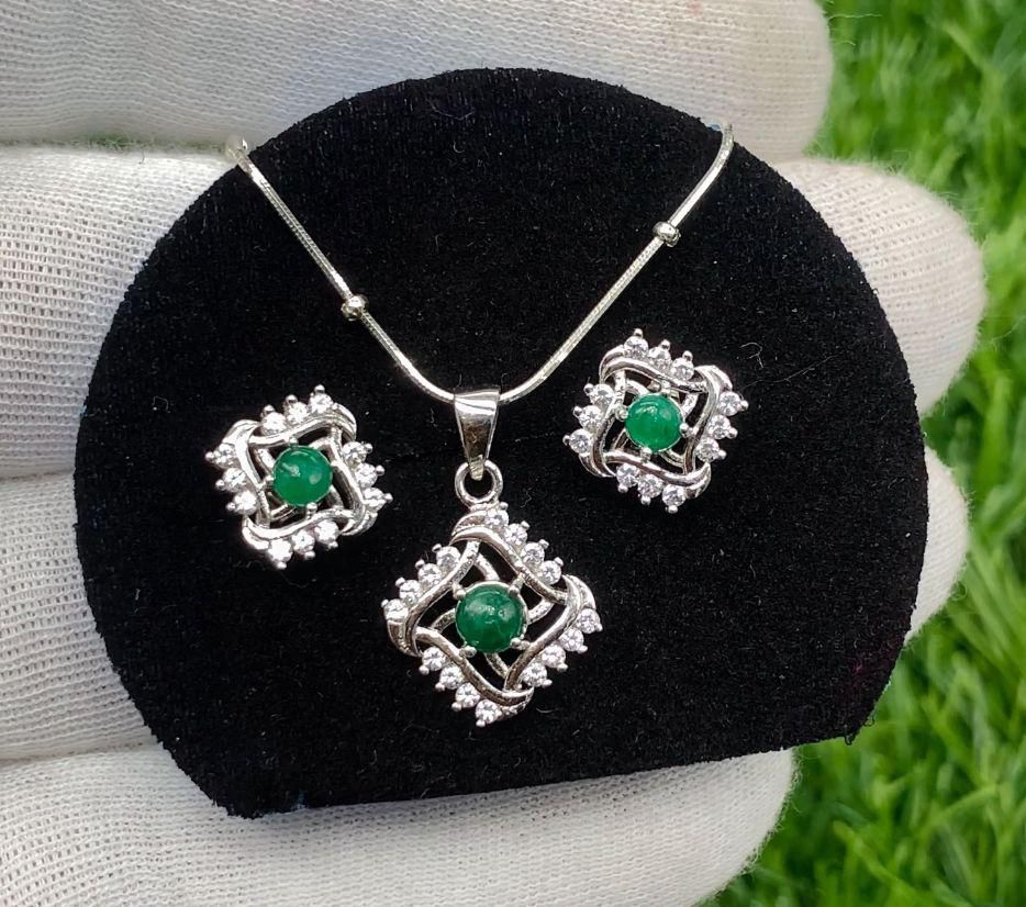 Stunning swat emerald jewelry set